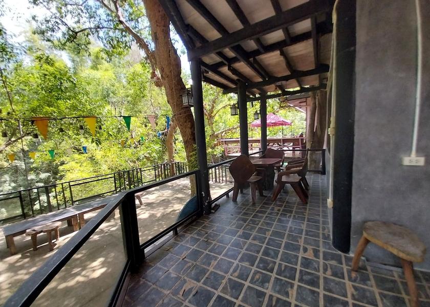 Phetchaburi Kaeng Krachan Exterior Detail