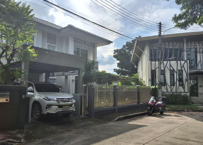 Bangkok Pathum Thani Exterior Detail
