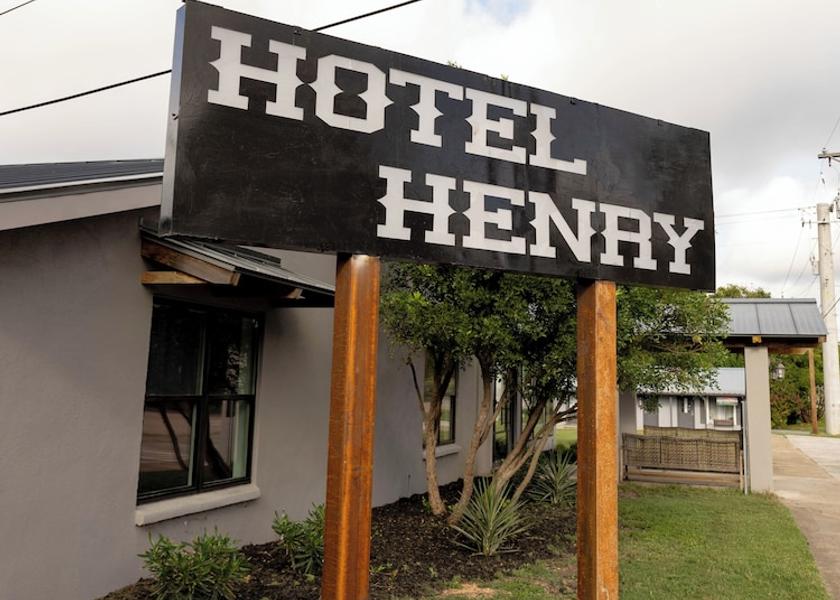 Texas Blanco Exterior Detail