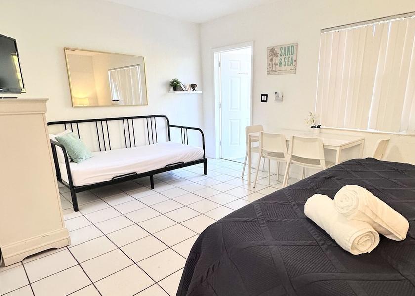 Florida Hollywood Room