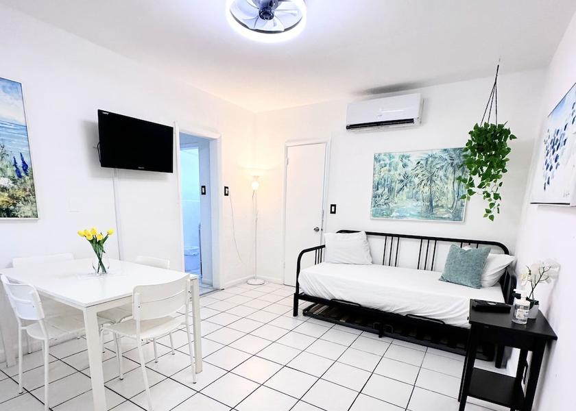 Florida Hollywood Room