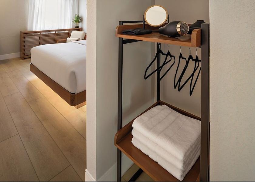 Indiana Fort Wayne Room