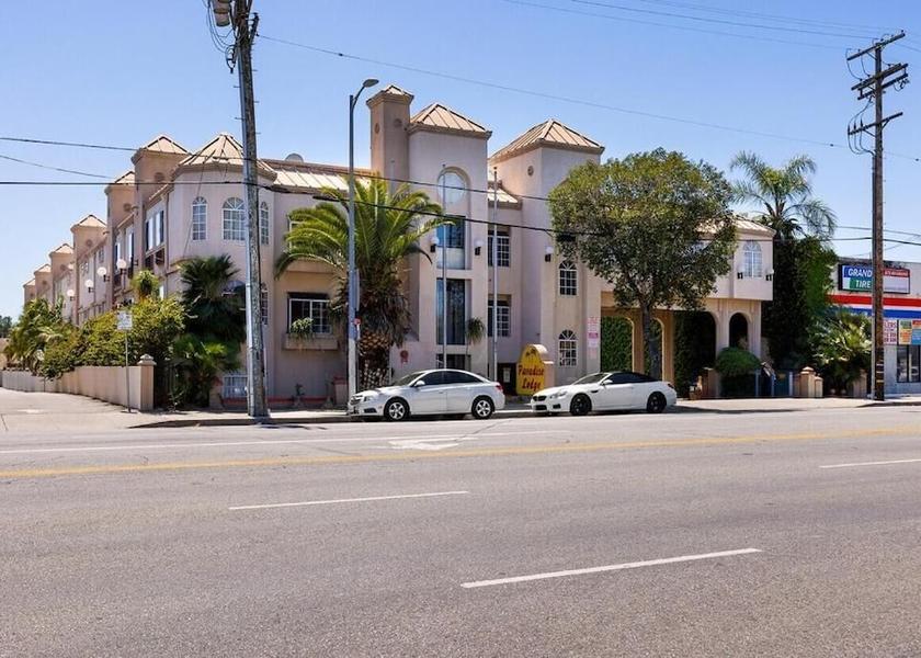 California Winnetka Facade