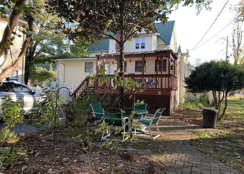 Virginia Damascus Garden