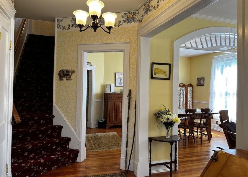 Virginia Damascus Lobby