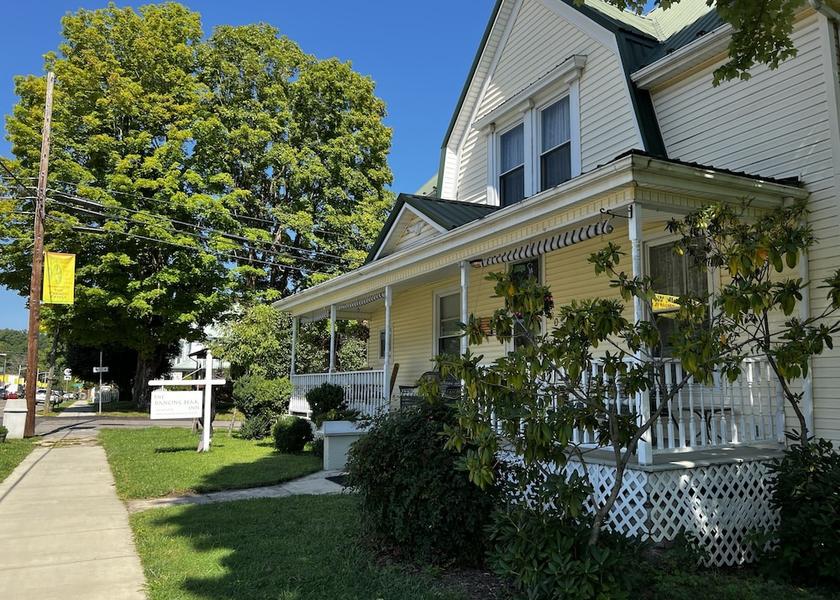 Virginia Damascus Exterior Detail