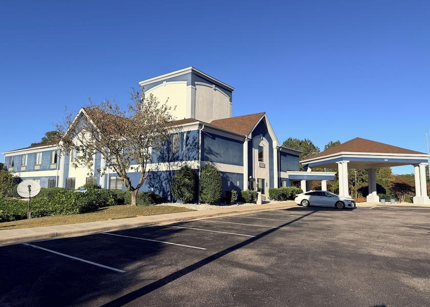 North Carolina Louisburg Facade