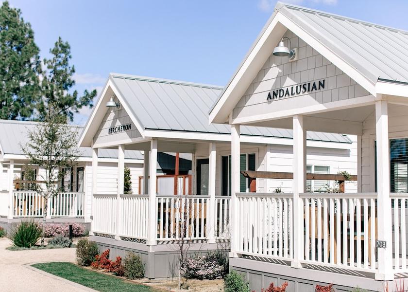 California Buellton Exterior Detail