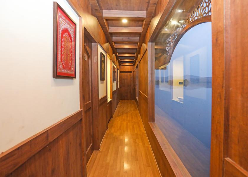 Gujarat Rajpipla Lobby