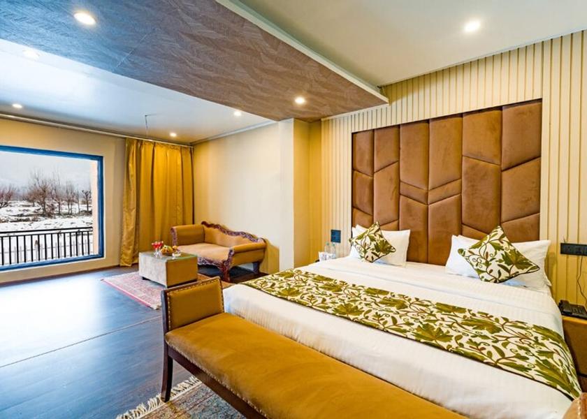 Jammu and Kashmir Pahalgam Deluxe Room with balcony