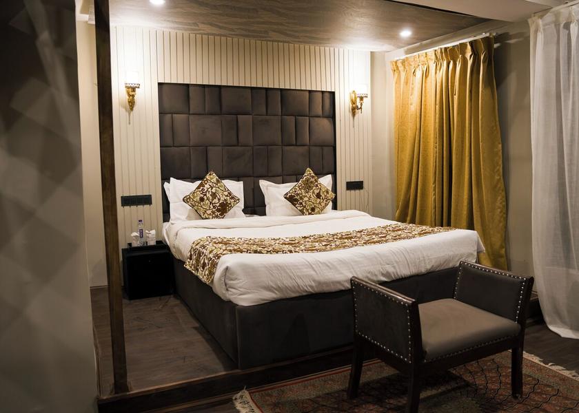 Jammu and Kashmir Pahalgam Deluxe Room with balcony