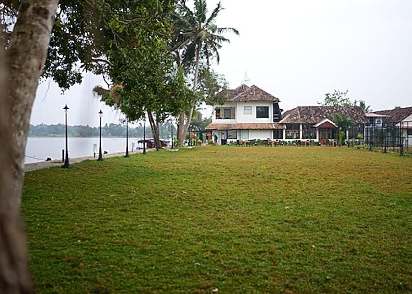 Kerala Kodungallur Hotel Exterior