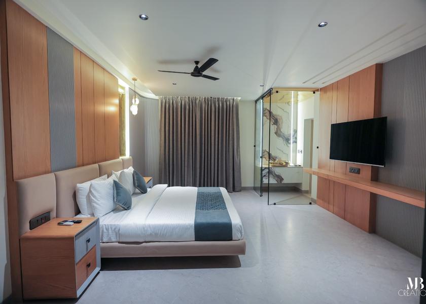 Chhattisgarh Raipur Suite King Bed Room