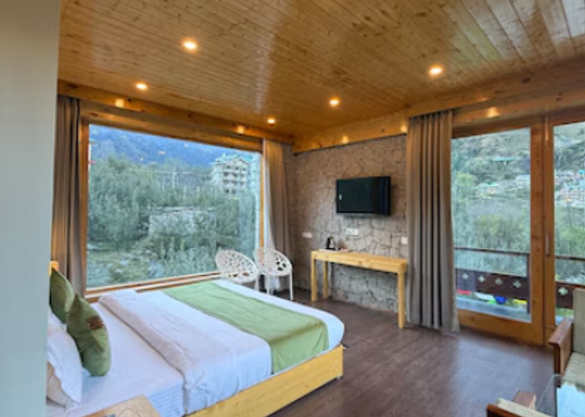 Himachal Pradesh Manali Luxury Room with Hill View