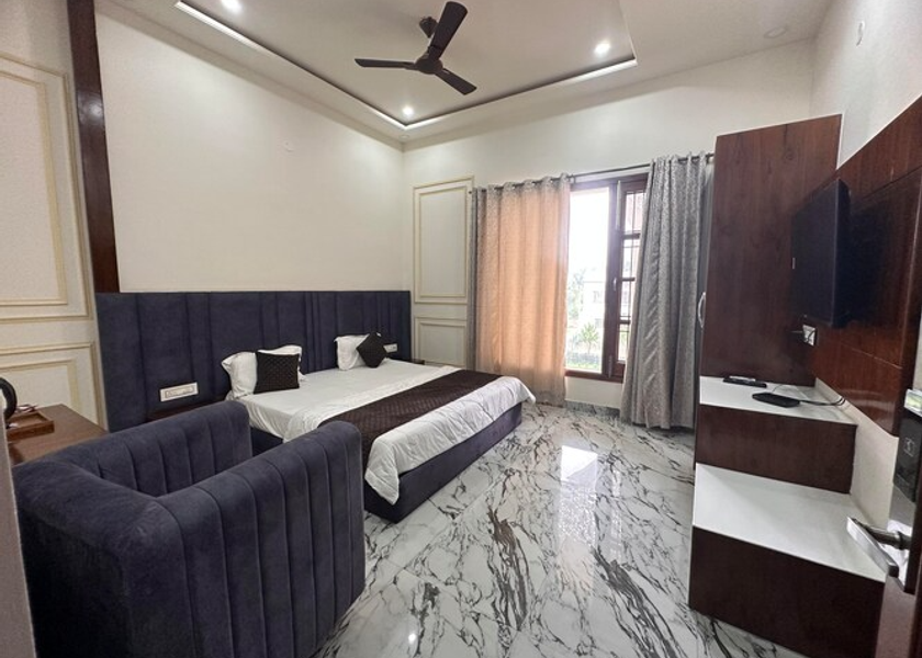 Punjab Pathankot Super Deluxe Room