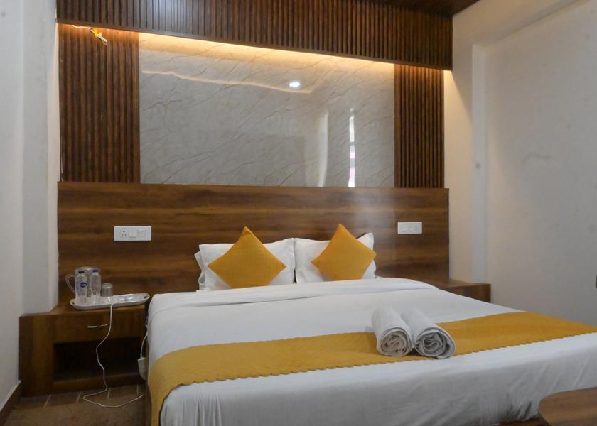 Uttarakhand Badrinath Deluxe Double Bedroom