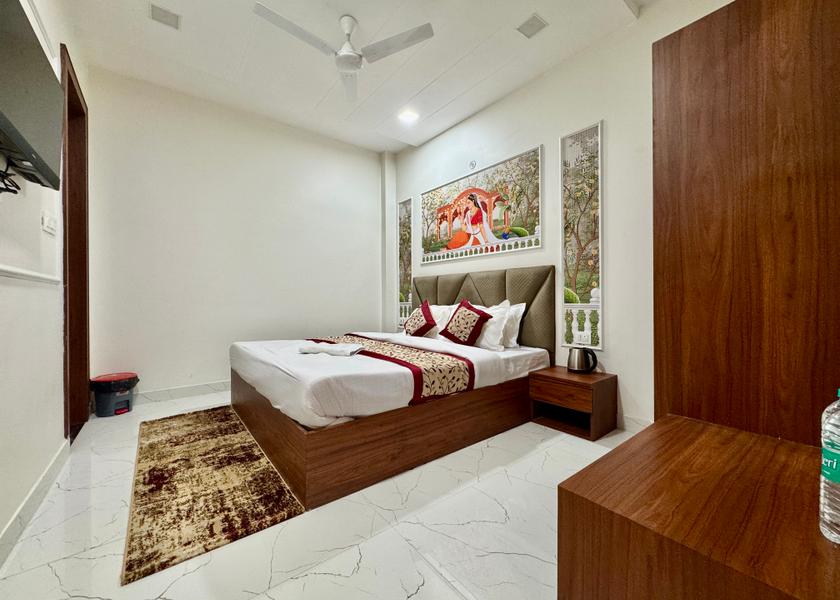 Uttar Pradesh Vrindavan Deluxe Room