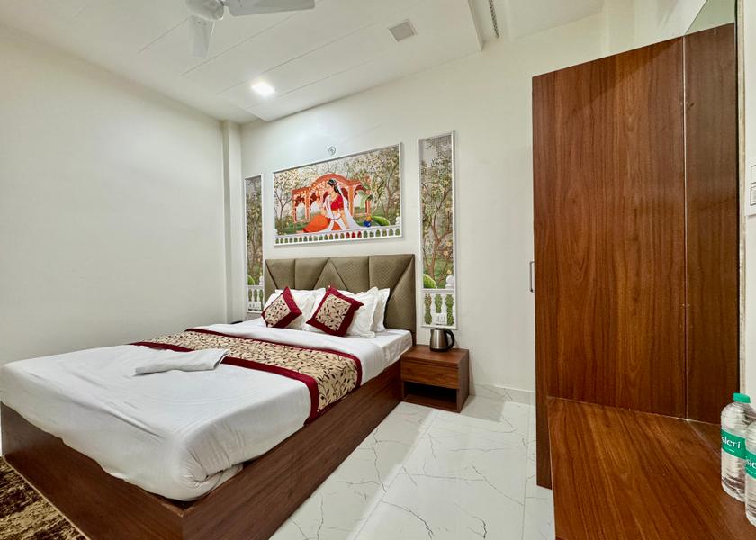 Uttar Pradesh Vrindavan Deluxe Room