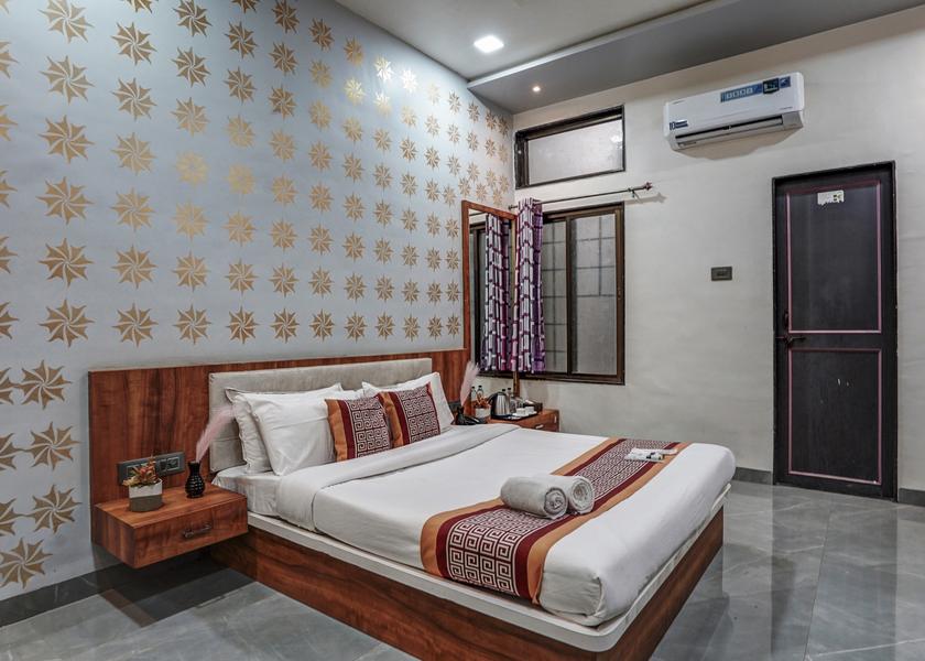 Maharashtra Beed Executive AC Room