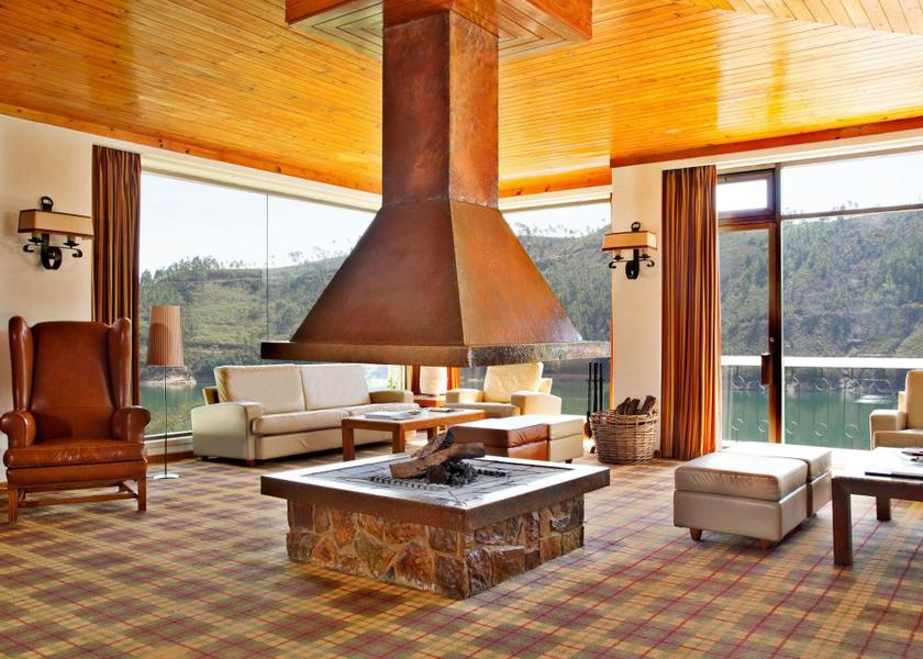 Shared lounge/TV area