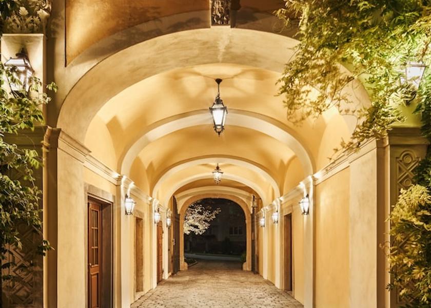Nitra Bela Property entrance