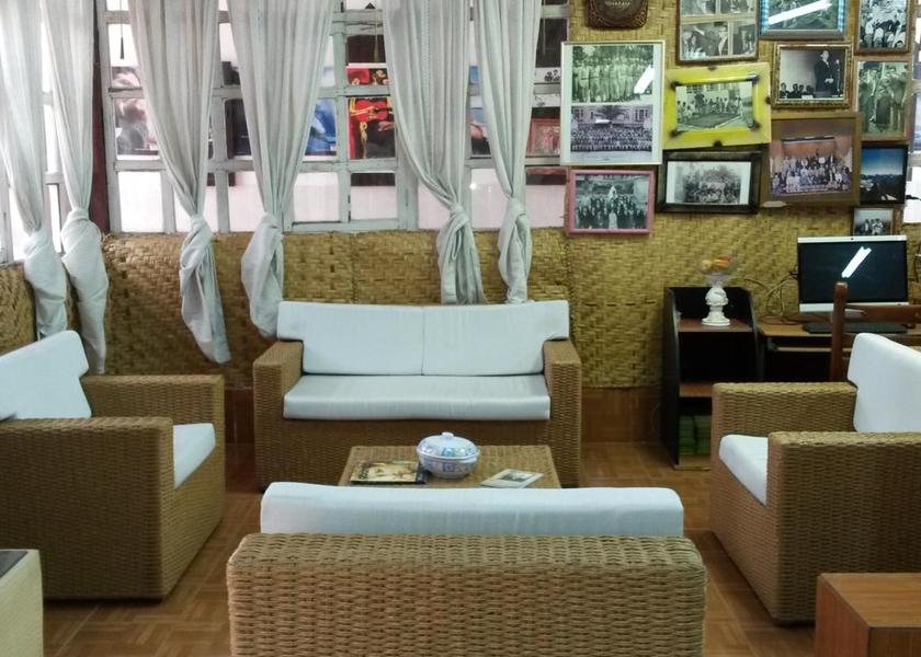 Shared lounge/TV area