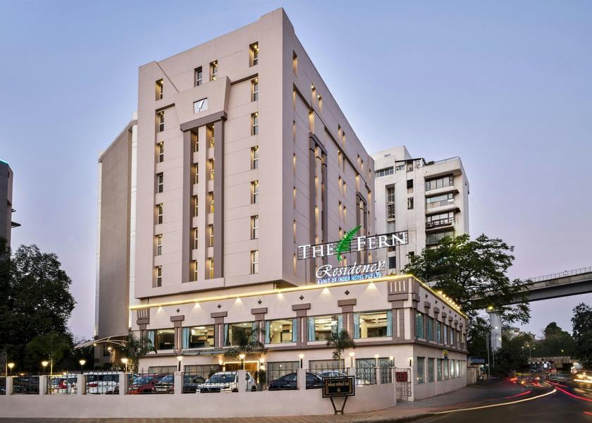 Gujarat Ahmedabad Exterior - Dusk - Parking - Main Road