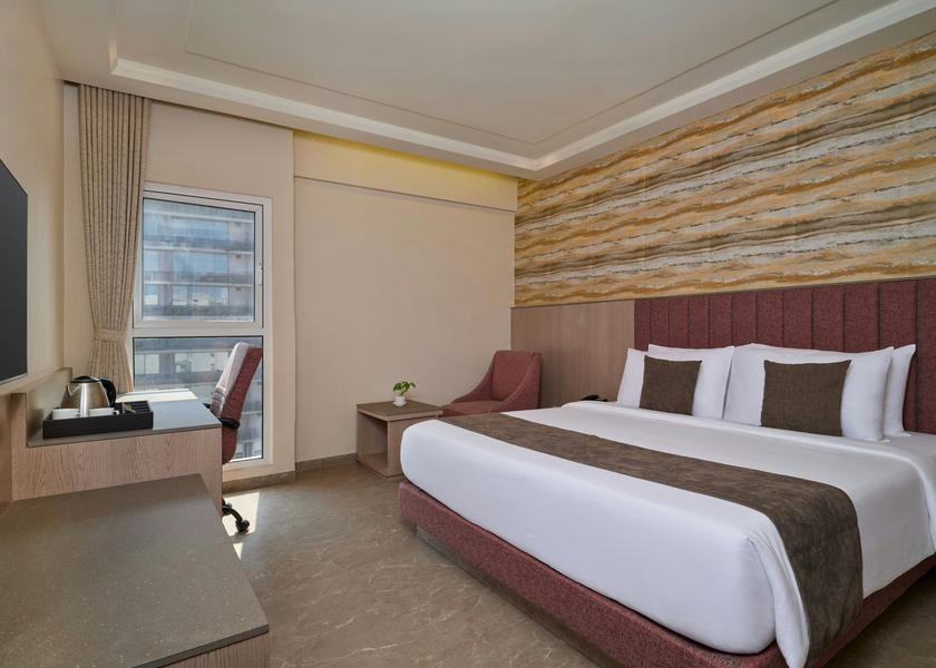 Gujarat Ahmedabad Guestroom - King Bed - Armchair - Desk