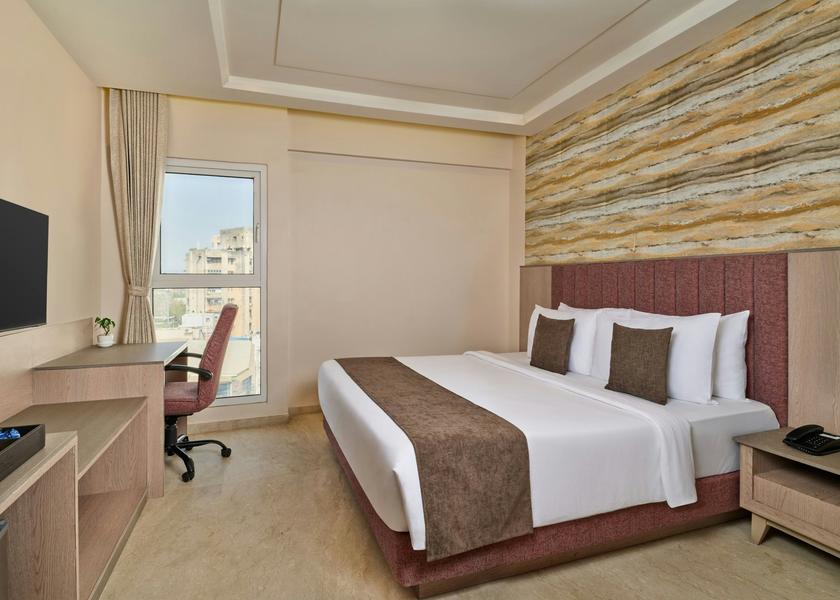 Gujarat Ahmedabad Suite Guestroom - King Bed - Desk