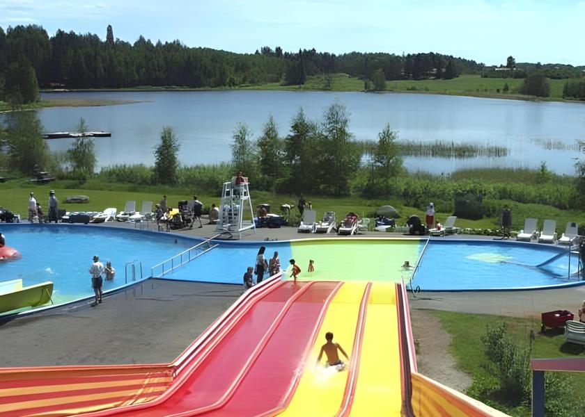 Swimming pool