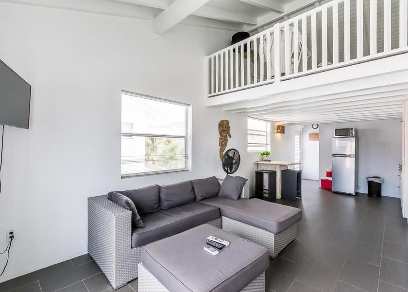 Shared lounge/TV area