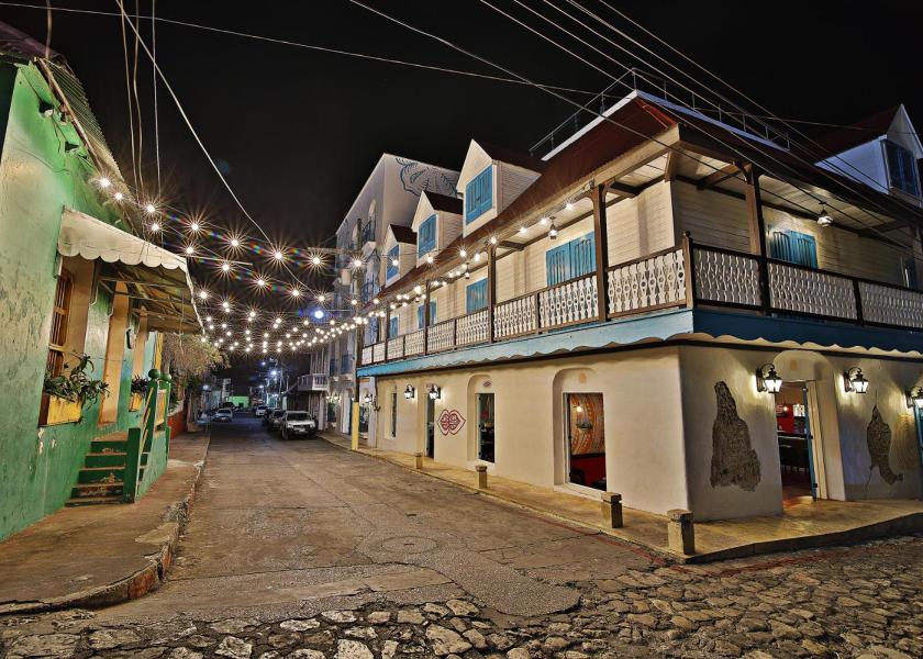 Petén Flores Entrance