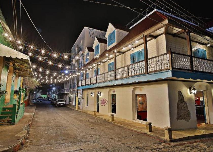 Petén Flores Entrance