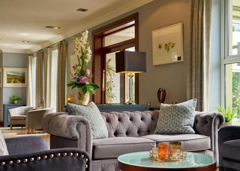 Shared lounge/TV area