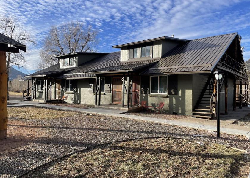 Colorado South Fork Hotel Exterior