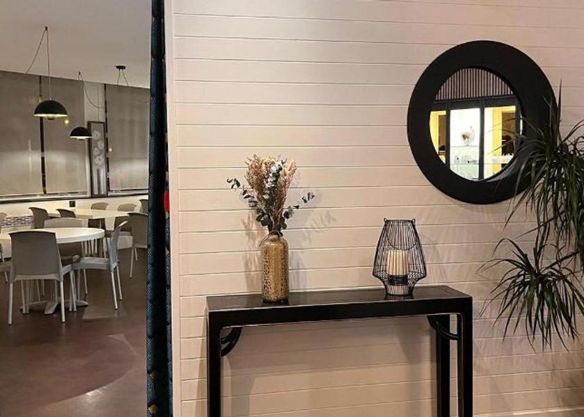 Brittany Lorient Lobby