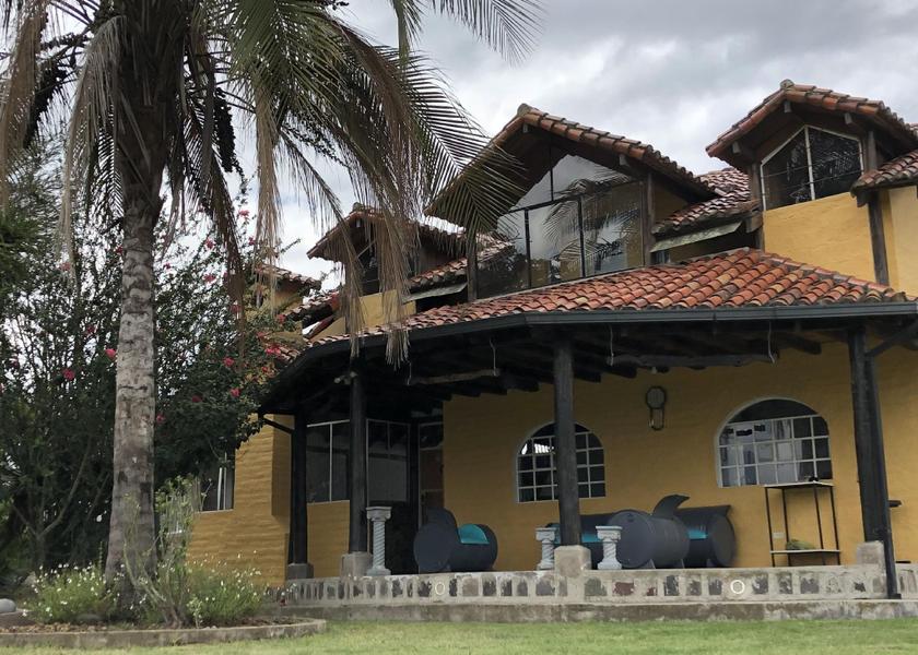 Pichincha Tababela Hotel Exterior
