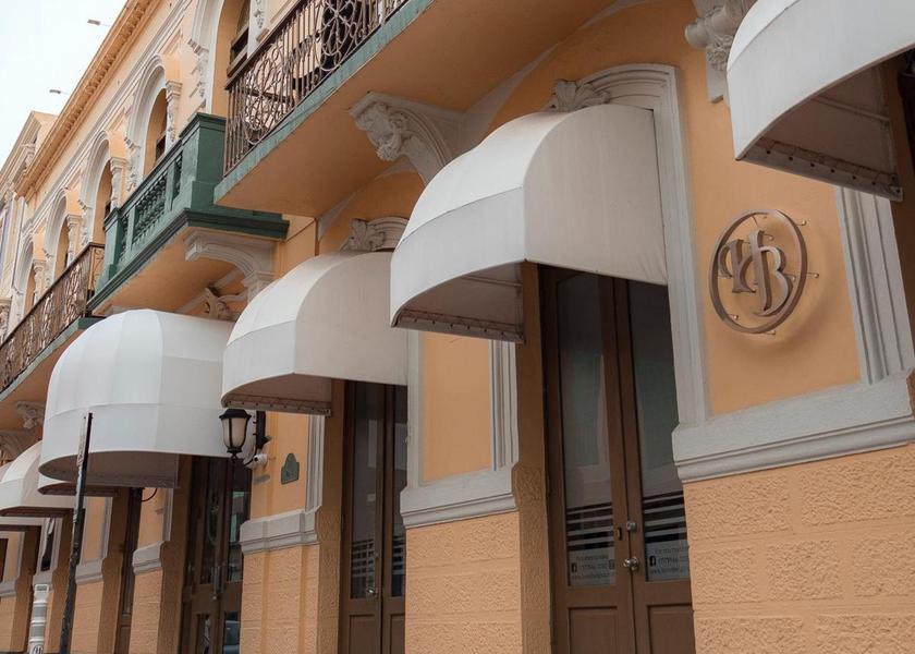  Ponce Exterior view