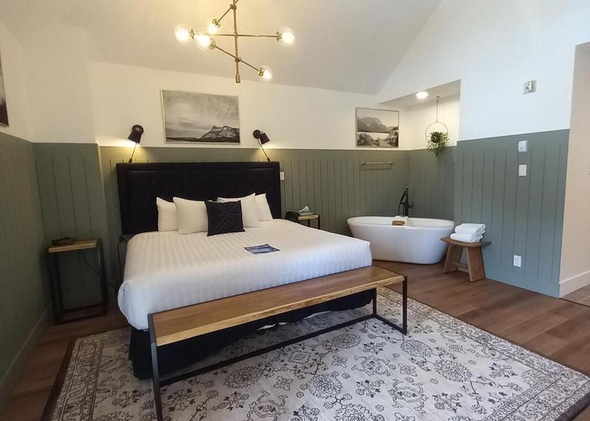 Alberta Waterton Park One-Bedroom King Suite