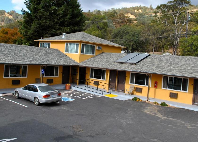 California Clearlake Oaks Exterior view