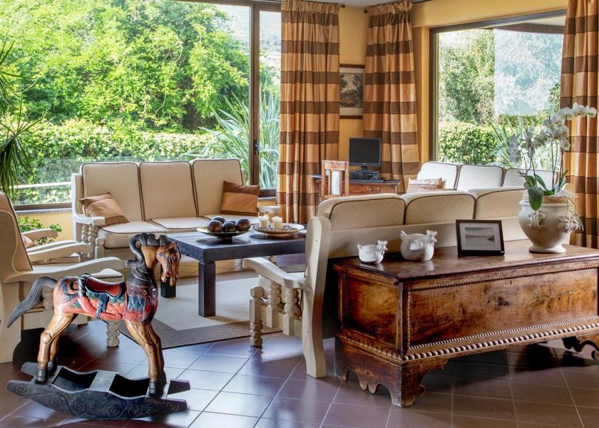 Shared lounge/TV area