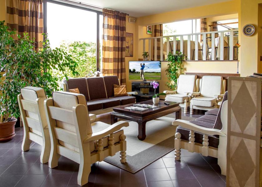 Shared lounge/TV area