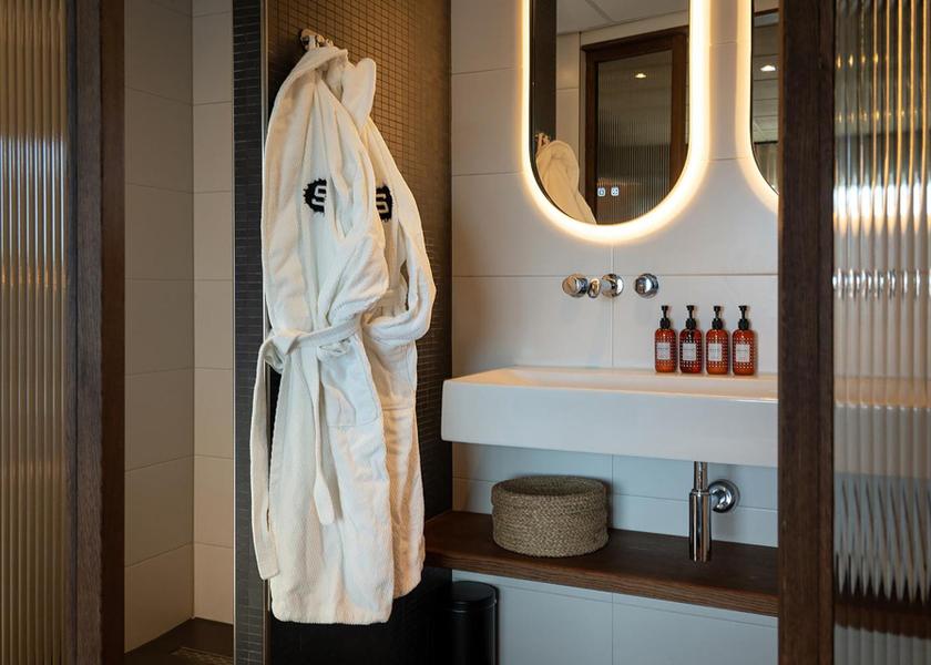 North Holland Den Burg Deluxe Double Room with Shower