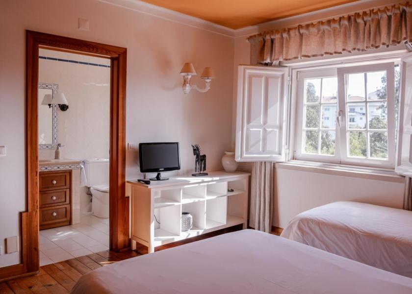 Leiria Leiria Six-Bedroom House