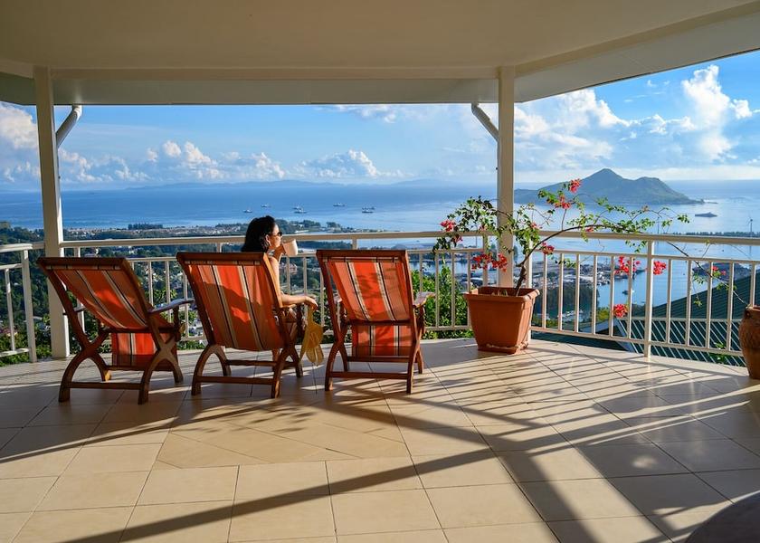  Mahé Island Living area
