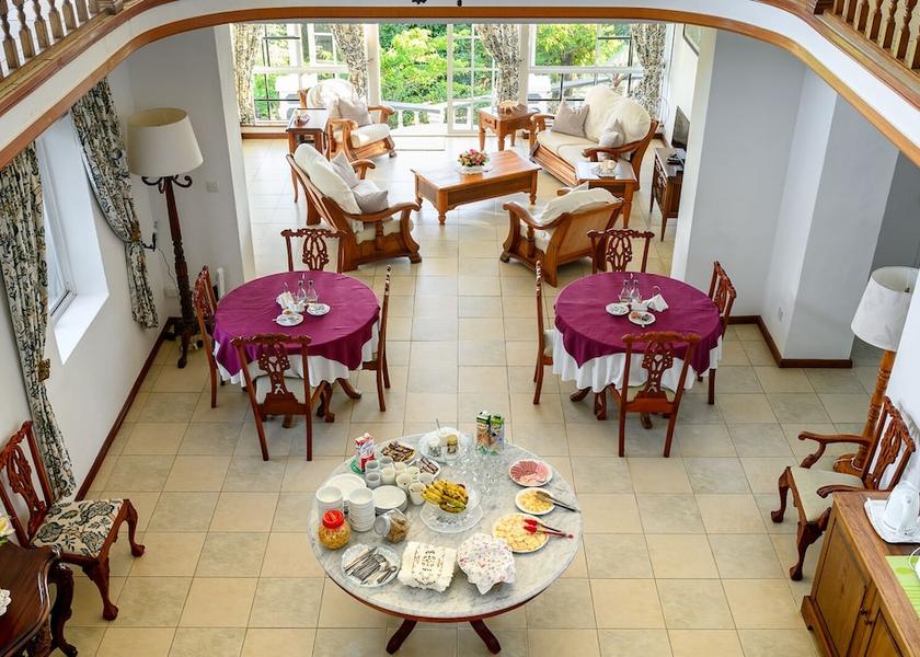  Mahé Island Living area