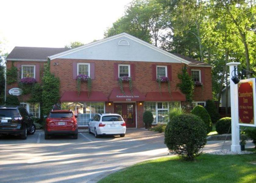 Ontario Niagara-on-the-Lake Entrance