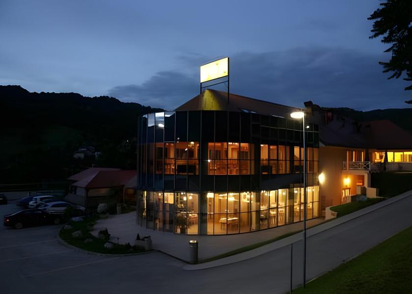  Lasko Exterior view