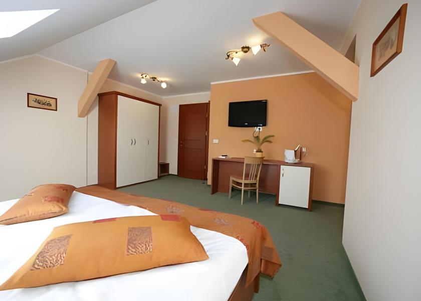  Lasko Triple Room