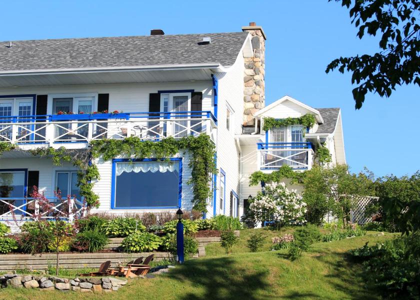Quebec La Malbaie Entrance